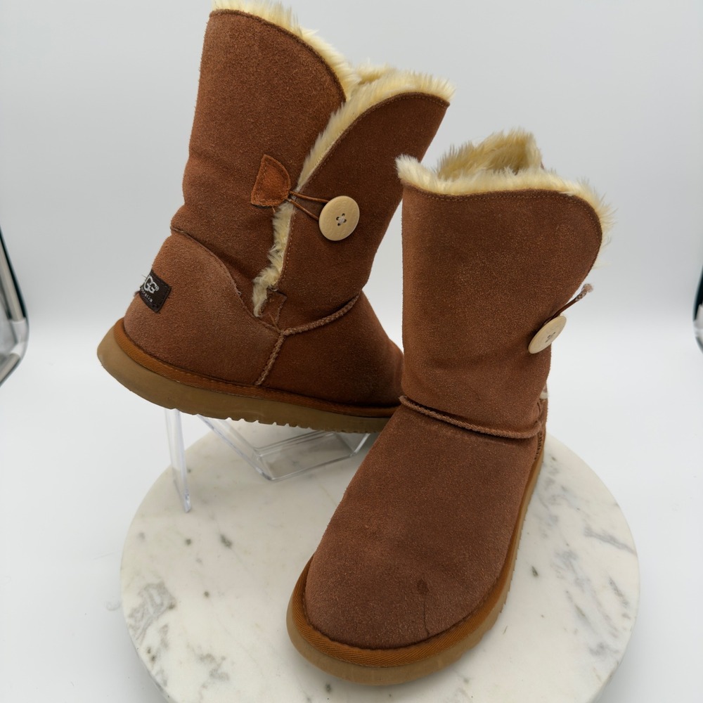 UGG Bailey Button Boots Womens Size 9 Chestnut Brown Suede Shearling Fur 5803